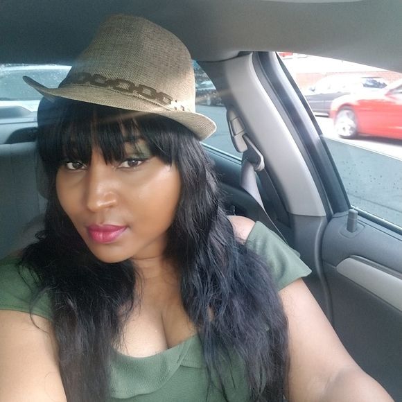 Meet your Posher, Roxann - Picture 1 of 1